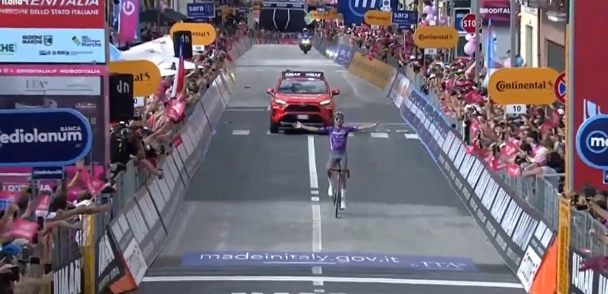 Giro d'Italia: Luke Plapp vence 8ª etapa e Diego Ulissi assume a Maglia Rosa, confira os resultados e a chegada 8 girodociclismo.com.br giro ditalia luke plapp vence 8a etapa e diego ulissi assume a maglia rosa confira os resultados e a chegada image 1