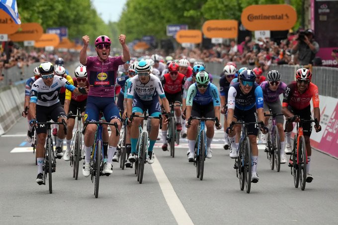 Giro d'Italia: Mads Pedersen vence a 3ª etapa e retoma a liderança; confira os resultados e a chegada 9 girodociclismo.com.br giro ditalia mads pedersen vence a 3a etapa e retoma a lideranca confira os resultados e a chegada image 13