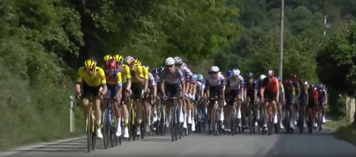 Giro d'Italia: Mads Pedersen bate Wout van Aert na 1ª etapa e é o Maglia Rosa; confira os resultados e a chegada 4 girodociclismo.com.br giro ditalia vence 1a etapa e e o maglia rosa confira os resultados e a chegada image 6