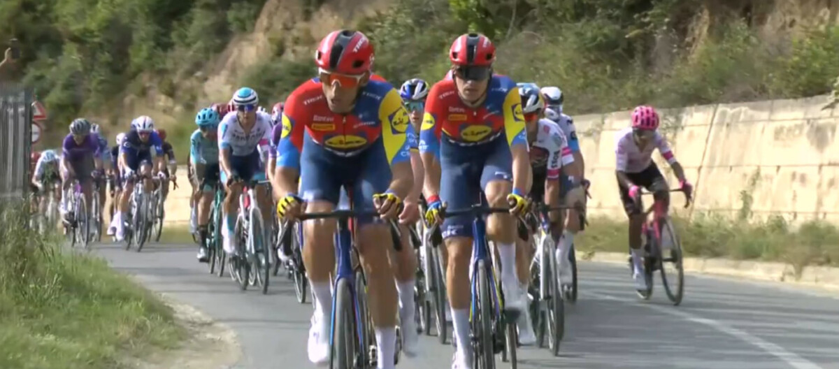 Giro d'Italia: Mads Pedersen bate Wout van Aert na 1ª etapa e é o Maglia Rosa; confira os resultados e a chegada 5 girodociclismo.com.br giro ditalia vence 1a etapa e e o maglia rosa confira os resultados e a chegada image 8