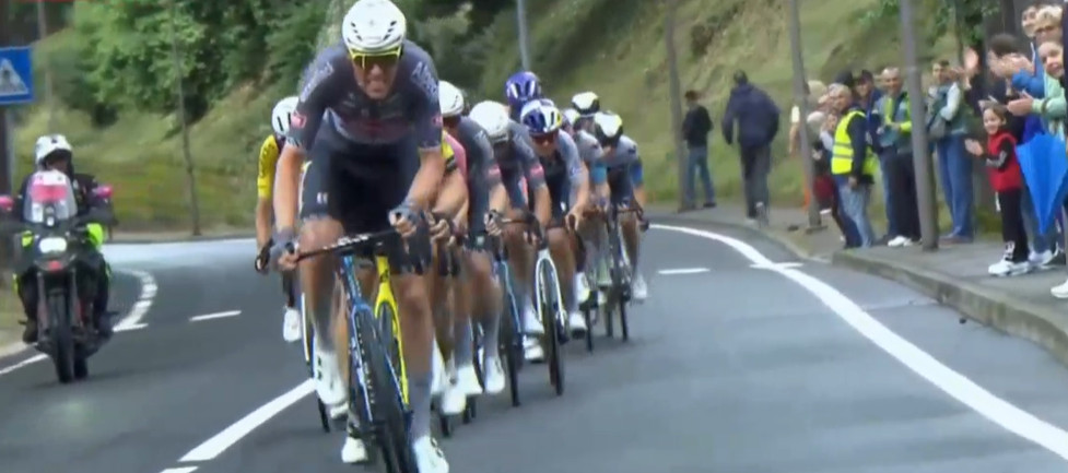 Grande queda no Giro d'Italia, capitão da Lidl-Trek sofre lesão e fica para trás 2 girodociclismo.com.br grande queda no giro ditalia capitao da lidl trek sofre lesao e fica para tras image 1