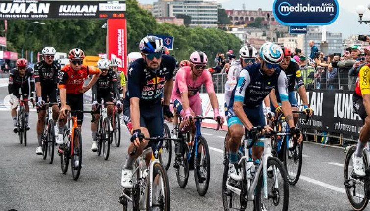 Líder do Giro d'Italia revela lesão em queda e admite perda da liderança "vou aproveitar meu último dia com a Maglia Rosa"; assista o vídeo 2 girodociclismo.com.br image image 88