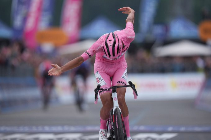 Isaac del Toro analisa a vitória no Giro d'Italia "nós sabíamos que o ataque aconteceria"; assista o vídeo 1 girodociclismo.com.br isaac del toro analisa a vitoria no giro ditalia nos sabiamos que o ataque aconteceria assista o video image