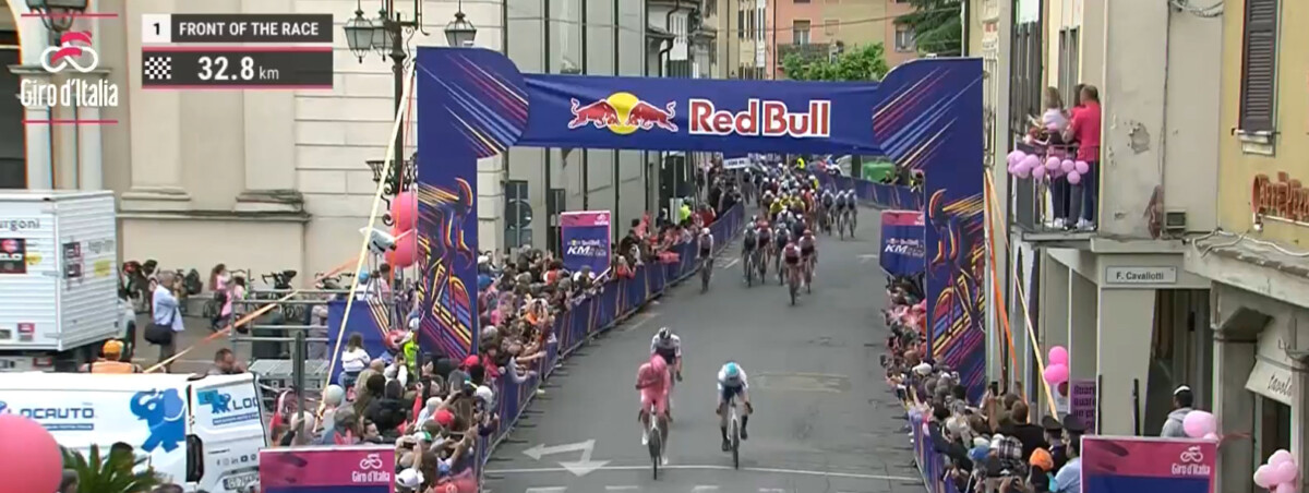 Isaac del Toro fala sobre a conquista do bônus de tempo no Giro d'Italia "as circunstâncias me permitiram"; assista o vídeo 1 girodociclismo.com.br isaac del toro aumenta vantagem no giro ditalia lideranca jovem e madura image