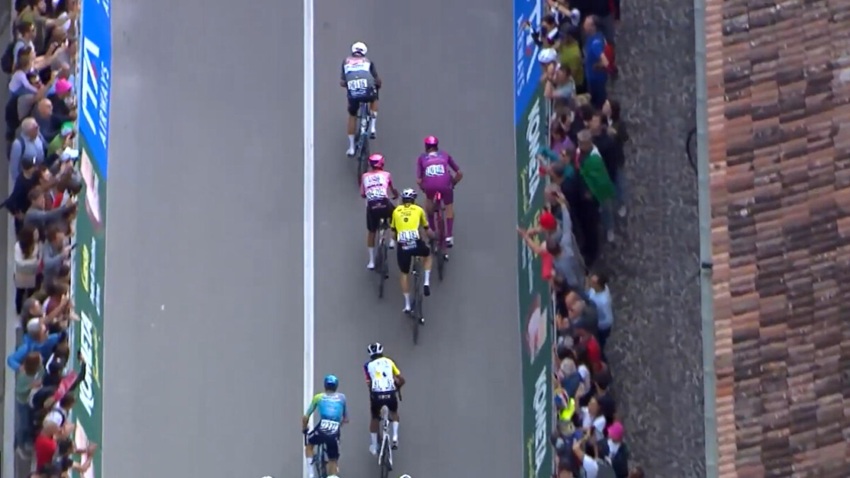 Isaac del Toro dá detalhes do sprint final da 13ª etapa do Giro "não tive pernas para acompanhá-lo, chapeau", assista o vídeo 1 girodociclismo.com.br isaac del toro da detalhes do sprint final da 13a etapa do giro nao tive pernas para acompanha lo chapeau image