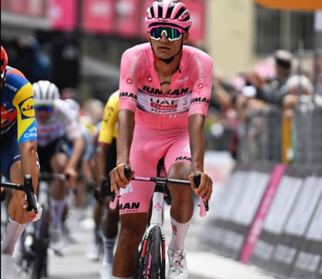 Isaac Del Toro com a Maglia Rosa na última semana do Giro "estou confiante no que quero fazer nos próximos dias", assista o vídeo 1 girodociclismo.com.br isaac del toro entra na ultima semana do giro ditalia com a maglia rosa image 2