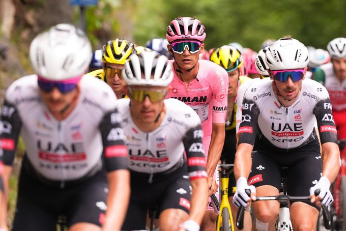 Isaac Del Toro com a Maglia Rosa na última semana do Giro "estou confiante no que quero fazer nos próximos dias", assista o vídeo 3 girodociclismo.com.br isaac del toro entra na ultima semana do giro ditalia com a maglia rosa image 4