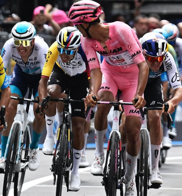 Isaac del Toro revela surpresa com o resultado da 11ª etapa do Giro "para ser sincero eu não esperava"; assista o vídeo 3 girodociclismo.com.br isaac del toro revela surpresa com o resultado da 11a etapa do giro para ser sincero eu nao esperava image 2