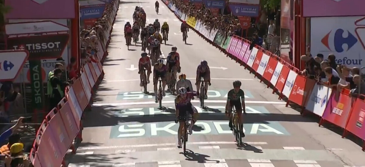 La Vuelta Femenina: Femke Gerritse bate Mariane Vos no sprint e assume liderança geral, confira os resultados e a chegada 5 girodociclismo.com.br la vuelta femenina femke gerritse bate mariane vos no sprint e assume lideranca geral confira os resultados e a chegada image