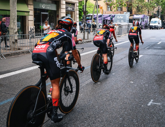 La Vuelta Femenina: Lidl-Trek vence contrarrelógio, Ellen van Dijk é a 1ª líder, confira os resultados e a chegada 1 girodociclismo.com.br la vuelta femenina lidl trek vence contrarrelogio ellen van dijk e a 1a lider confira os resultados e a chegada image