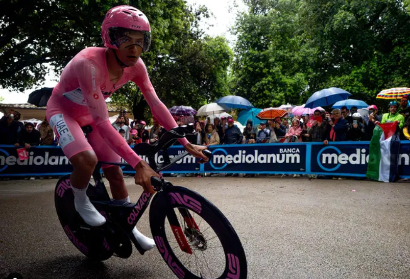 Isaac del Toro revela dificuldade do contrarrelógio do Giro "senti na primeira curva que seria perigoso"; assista o vídeo 2 girodociclismo.com.br maglia rosa admite abordagem conservadora no contrarrelogio senti na primeira curva que seria perigoso assista o video image 4