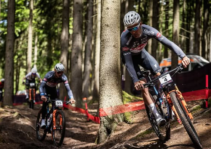 Mathieu van der Poel reconhece percurso da Copa do Mundo de MTB e acelera forte; confira o vídeo 1 girodociclismo.com.br mathieu van der poel reconhece percurso da copa do mundo de mtb e acelera forte confira o video image 4