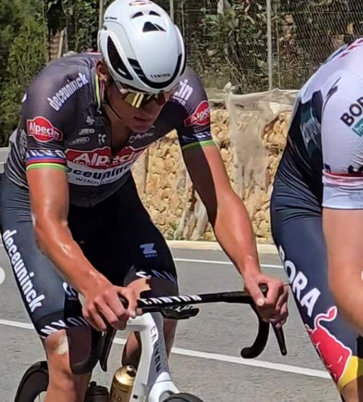 Mathieu van der Poel surge em treino na Espanha, mesmo com fratura holandês acelera forte, confira as imagens 2 girodociclismo.com.br mathieu van der poel surpreende e ja treina na espanha apos fratura no pulso tour de france fica mais proximo veja as imagens image 4