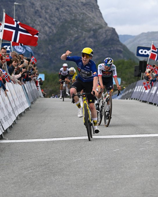 Jovem prodígio Matthew Brennan vence 2ª etapa do Tour da Noruega e assume a liderança; confira os resultados e a chegada 4 girodociclismo.com.br matthew brennan brilha na noruega e conquista vitoria na 2a etapa image 6