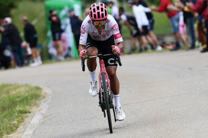 "Não vou parar de lutar até o fim", Richard Carapaz não esconde o entusiasmo após a vitória no Giro d'Italia; assista o vídeo 2 girodociclismo.com.br nao vou parar de lutar ate o fim richard carapaz nao esconde o entusiasmo apos a vitoria no giro ditalia assista o video image 4