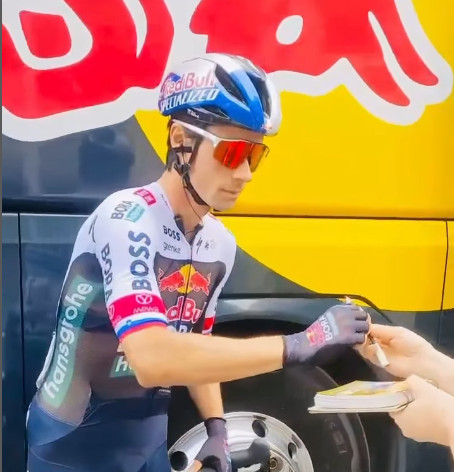 Primoz Roglic admite favoritismo antes da largada do Giro d’Italia "é uma honra estar nesta posição"; assista o vídeo 1 girodociclismo.com.br primoz roglic admite favoritismo antes da largada do giro ditalia e uma honra estar nesta posicao image 4