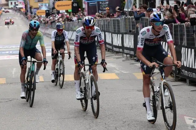 Primoz Roglic admite revés no Giro d’Italia "não acho mais realista disputar a classificação geral"; assista a entrevista 1 girodociclismo.com.br primoz roglic continua no giro ditalia mas admite nao acho mais realista disputar a classificacao geral image
