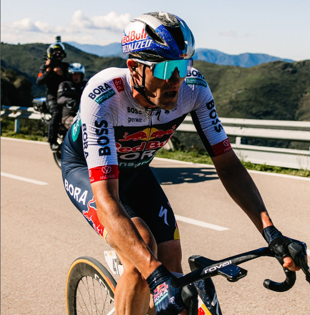 Red Bull BORA revela equipe para o Giro d’Italia, Primoz Roglic com forte grupo de escaladores 3 girodociclismo.com.br primoz roglic lidera red bull bora hansgrohe rumo ao giro ditalia 2025 image 4