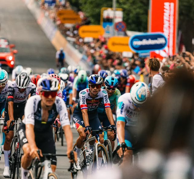 Diretor da Red Bull Bora justifica aceleração de Primoz Roglic "para não ser pego de surpresa e ficar preso" 2 girodociclismo.com.br roglic assume protagonismo em etapa tumultuada do giro mas sem intencao de atacar image 2