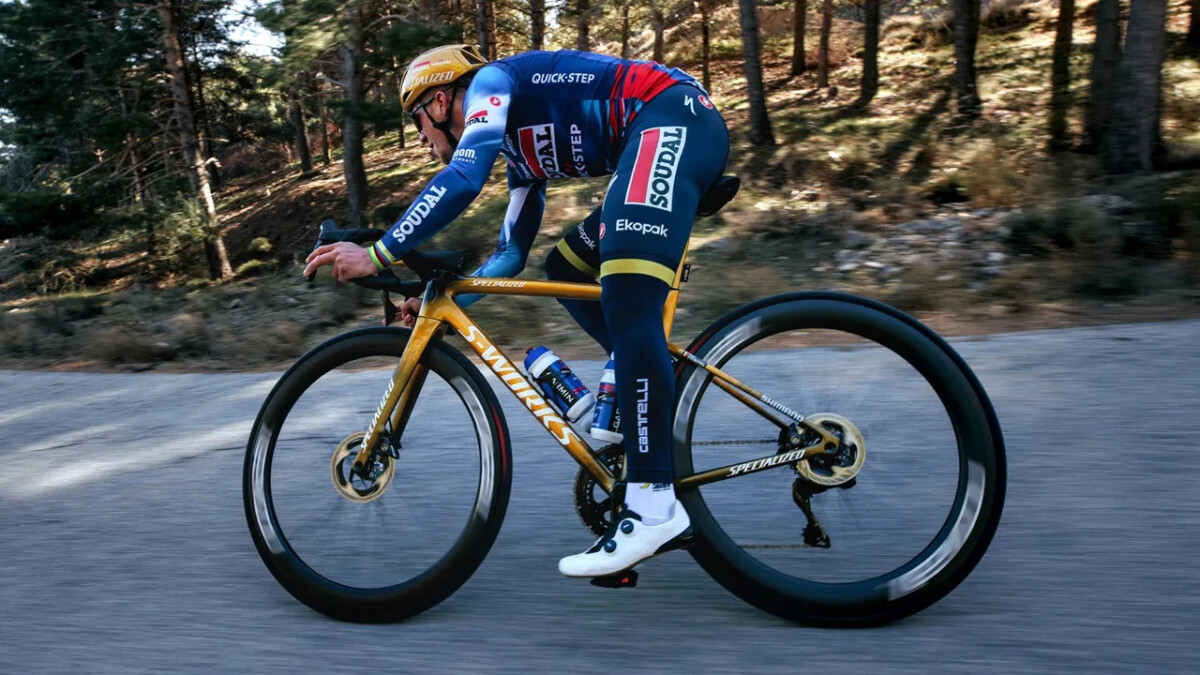 Specialized lança a exclusiva S-Works Tarmac SL8 Golden Remco em homenagem a Remco Evenepoel; confira os preços e o vídeo 3 girodociclismo.com.br specialized lanca a exclusiva golden remco edicao limitada em homenagem a remco evenepoel confira os precos image 12