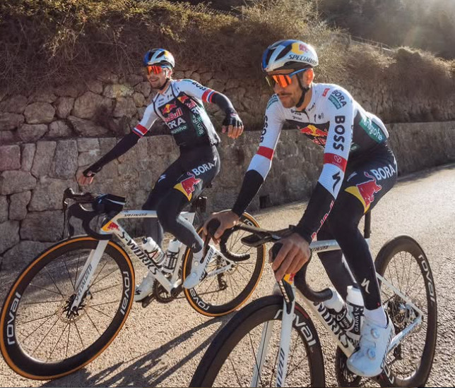 Primoz Roglic passa por adaptação para enfrentar Tadej Pogacar "eles atacam a 50 a 60 km do final e seguem" afirma treinador 4 girodociclismo.com.br treinador de primoz roglic revela adaptacao para enfrentar tadej pogacar eles atacam a 50 a 60 km do final image 2