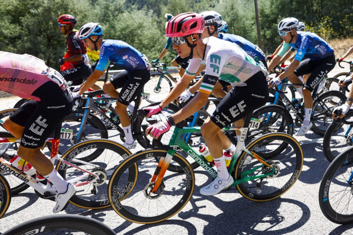 Três ciclistas sob risco de expulsão no Giro d'Italia, nova regra da UCI aumenta a tensão no pelotão 3 girodociclismo.com.br tres ciclistas sob risco de expulsao no giro ditalia image 4