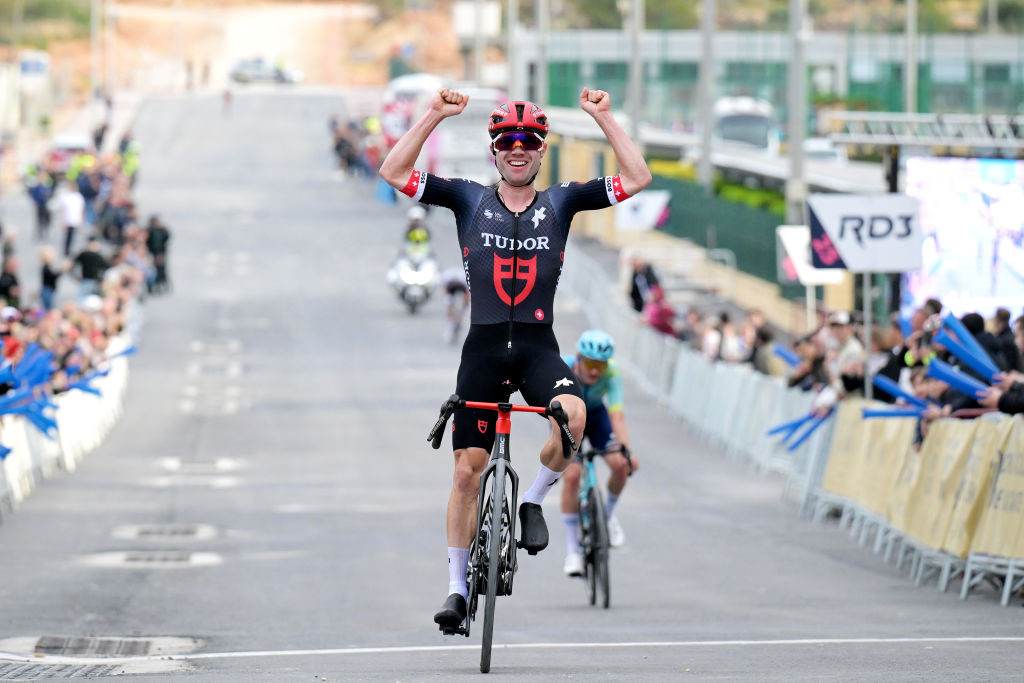 Tudor ProCycling anuncia equipe para o Giro d'Italia, grandes estrelas ficam fora; confira o anúncio oficial 1 girodociclismo.com.br tudor procycling anuncia em video equipe para o giro ditalia grandes estrelas ficam fora confira o anuncio oficial image 6