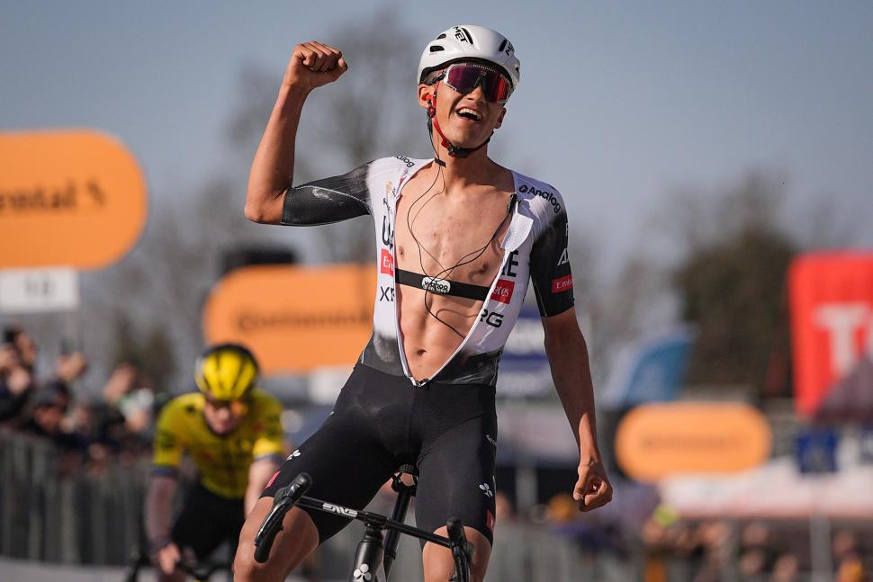 UAE Emirates anuncia equipe para o Giro d'Italia, Juan Ayuso e Adam Yates com "a equipe mais forte do pelotão" 3 girodociclismo.com.br uae emirates anuncia equipe para o giro ditalia juan ayuso e adam yates com a equipe mais forte do pelotao image 9