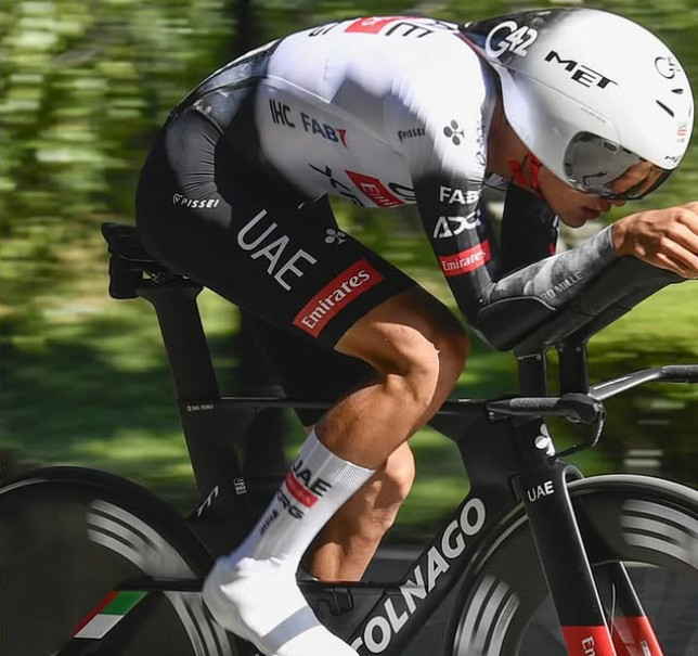 Diretor da UAE Emirates satisfeito com Juan Ayuso no Giro d'Italia "ele foi um pouco influenciado por aquele acidente" 4 girodociclismo.com.br uae emirates xrg satisfeita com inicio de giro ditalia apesar da perda de tempo de juan ayuso image 2