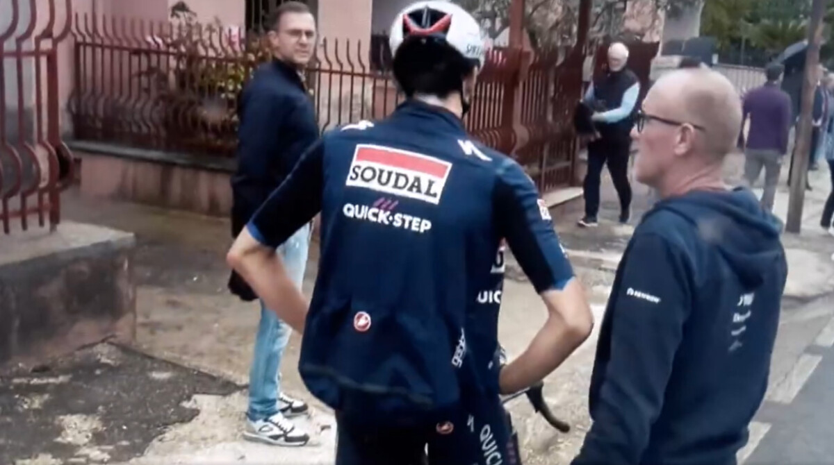 Última chance para sprinter da Soudal Quick-Step no Giro d’Italia, equipe analisa sua saída da competição 2 girodociclismo.com.br ultima chance para sprinter da soudal quick step no giro ditalia pode ser neste sabado equipe analisa sua saida da competicao image 2