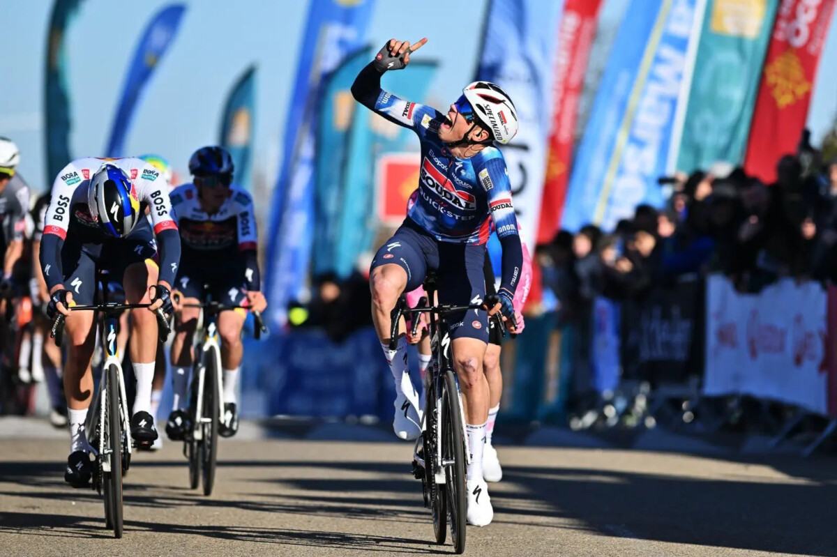 Última chance para sprinter da Soudal Quick-Step no Giro d’Italia, equipe analisa sua saída da competição 3 girodociclismo.com.br ultima chance para sprinter da soudal quick step no giro ditalia pode ser neste sabado equipe analisa sua saida da competicao image 5
