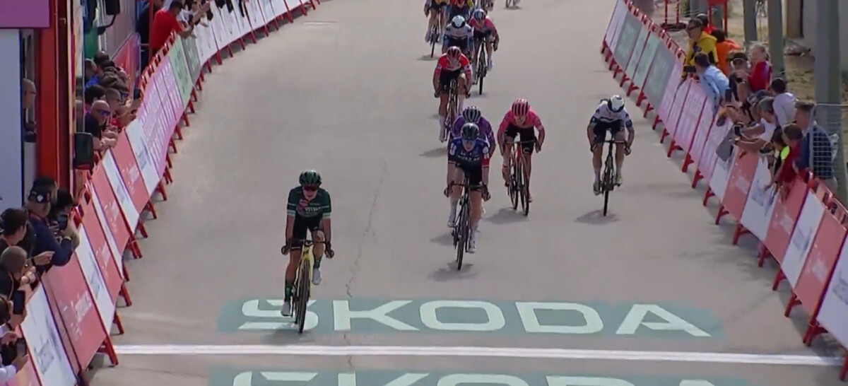 La Vuelta Femenina: Anna Van der Breggen vence montanhosa 4ª etapa, confira os resultados e a chegada 4 girodociclismo.com.br van der breggen vence etapa montanhosa e celebra retorno triunfal na vuelta femenina image 12