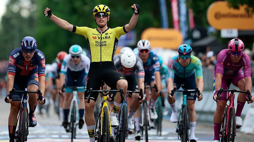 Vencedor de etapa do Giro d'Italia pode deixar a Lidl-Trek, "agora é muito difícil para nós" admite diretor 3 girodociclismo.com.br vencedor de etapa do giro ditalia pode deixar a lidl trek diretor confirma interesse de outras equipes image 4