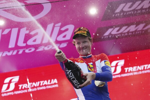 Vencedor de etapa do Giro d'Italia pode deixar a Lidl-Trek, "agora é muito difícil para nós" admite diretor 1 girodociclismo.com.br vencedor de etapa do giro ditalia pode deixar a lidl trek diretor confirma interesse de outras equipes image