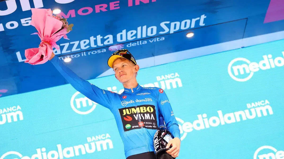 Ex-Rei da Montanha do Giro abandona competição, vencedor da etapa de sábado perde importante gregário; confira o anúncio 1 girodociclismo.com.br vencedor de etapa do giro perde importante gregario ciclista vestiu a camisa de rei da montanha confira o anuncio image 2