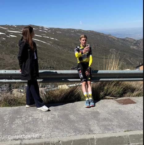 Tadej Pogacar e Jonas Vingegaard treinam na mesma montanha, assista os vídeos com as cenas inusitadas 1 girodociclismo.com.br videos registram tadej pogacar e jonas vingegaard treinando na mesma montanha esloveno acelera forte como em um ataque no tour image