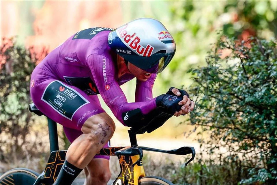 Wout van Aert revela sua frustração após contrarrelógio do Giro d’Italia "sim, estou decepcionado"; assista o vídeo 1 girodociclismo.com.br wout van aert falha em conquistar a lideranca no contrarrelogio do giro ditalia image