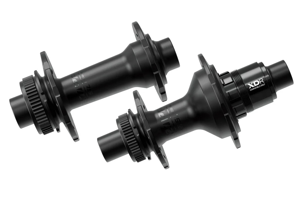 Zipp apresenta revolucionárias rodas com sensor de pneus integrados; confira detalhes das novas 303 SW e 353 NSW 2 girodociclismo.com.br zipp apresenta revolucionarias rodas com sensor de pneus integrados confira os precos das novas 303 sw e 353 nsw image 2