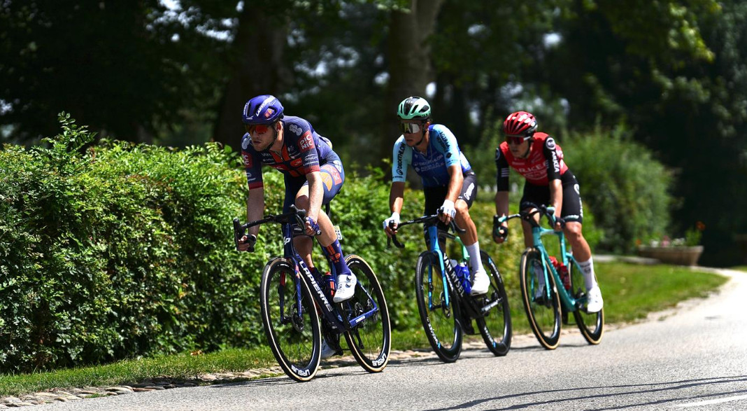 Critérium du Dauphiné: Jake Stewart vence etapa com Remco Evenepoel sofrendo queda no final; confira os resultados e a chegada 3 girodociclismo.com.br criterium du dauphine image 113