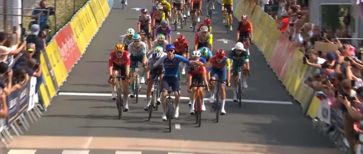 Critérium du Dauphiné: Jake Stewart vence etapa com Remco Evenepoel sofrendo queda no final; confira os resultados e a chegada 9 girodociclismo.com.br criterium du dauphine jake stewart vence etapa com remco evenepoel sofrendo queda no final confira os resultados e a chegada image 1