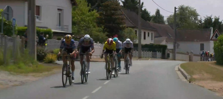 Critérium du Dauphiné: Tadej Pogacar bate Vingegaard e Van der Poel e vence 1ª etapa; confira os resultados e a chegada 7 girodociclismo.com.br criterium du dauphine tadej pogacar mostra forca e vence 1a etapa confira os resultados e a chegada image 10