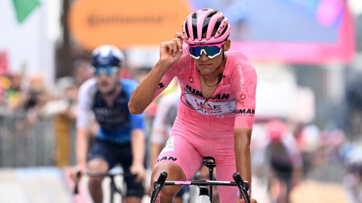 Diretor da UAE Emirates analisa derrota de Isaac del Toro no Giro d'Italia, "Isaac poderia ter oferecido uma ajudinha (a Carapaz)"; assista a entrevista 4 girodociclismo.com.br diretor da uae emirates analisa derrota de isaac del toro no giro ditalia isaac poderia ter oferecido uma ajudinha a carapaz assista a entrevista image 6