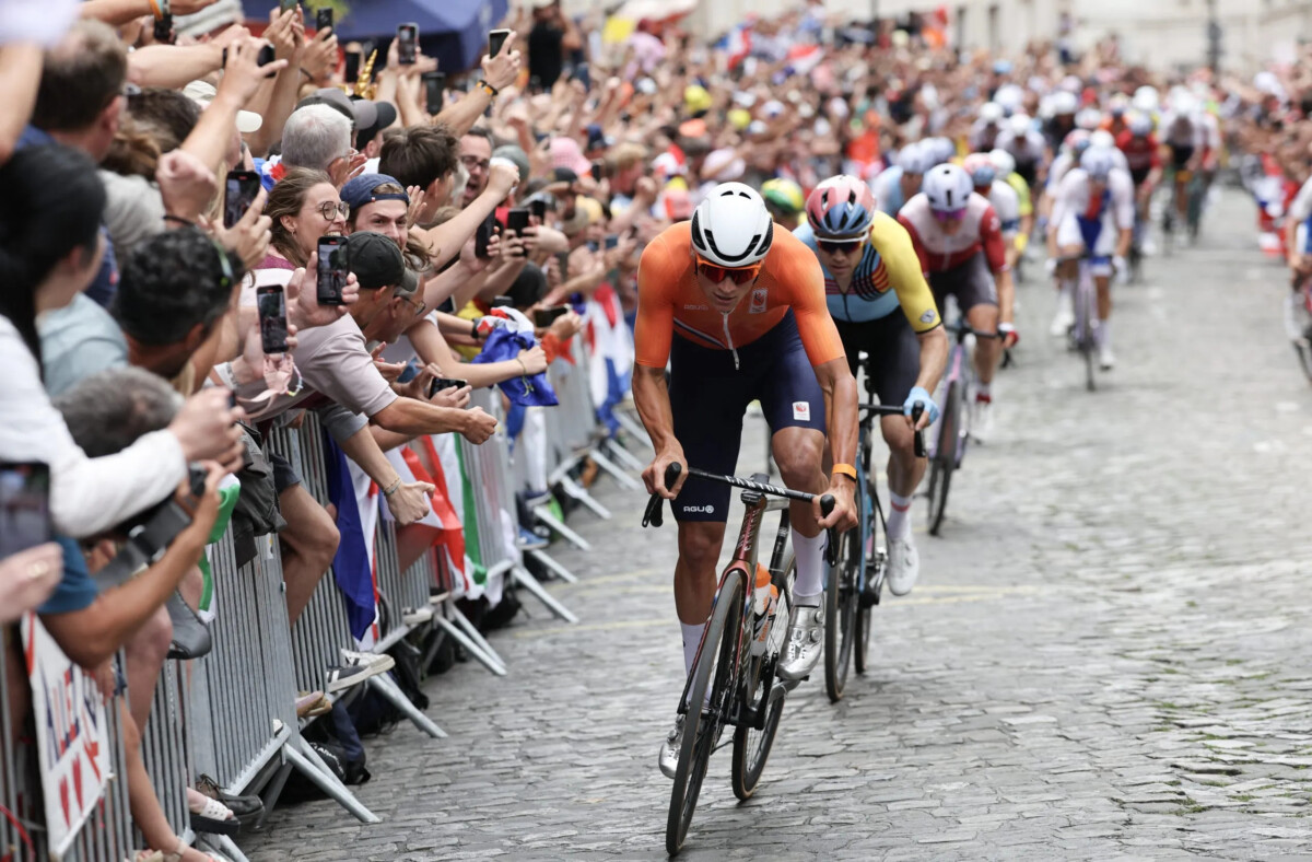Diretor da Visma-Lease a Bike critica fortemente última etapa do Tour, mas avisa: "Vamos criar o caos lá"; assista o vídeo 3 girodociclismo.com.br diretor da visma lease a bike critica fortemente ultima etapa do tour mas avisa vamos criar o caos la assista o video image 2