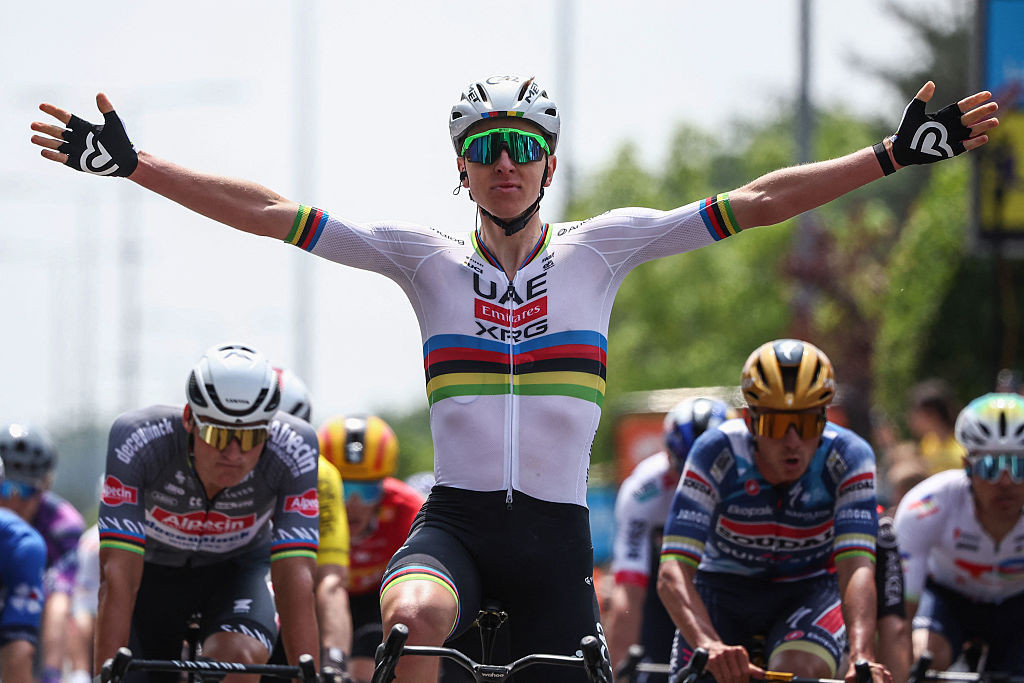 Domínio de Tadej Pogacar frustra treinador de equipe rival antes do Tour de France “você vê seus ciclistas superando recordes pessoais, mas não é suficiente" 1 girodociclismo.com.br dominio esmagador de tadej pogacar frustra treinador de equipe rival voce ve seus ciclistas superando recordes pessoais mas nao e suficiente image 9