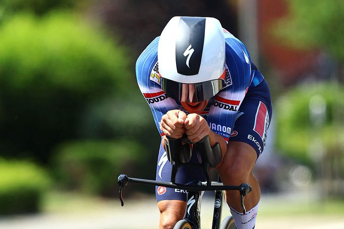 girodociclismo.com.br ethan hayter surpreende filippo ganna e vence contrarrelogio a 554 kmh no baloise belgium tour confira os resultados e a chegada image 2