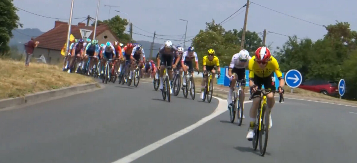 girodociclismo.com.br explosao no dauphine mads pedersen se rende ao compatriota jonas vingegaard image 4