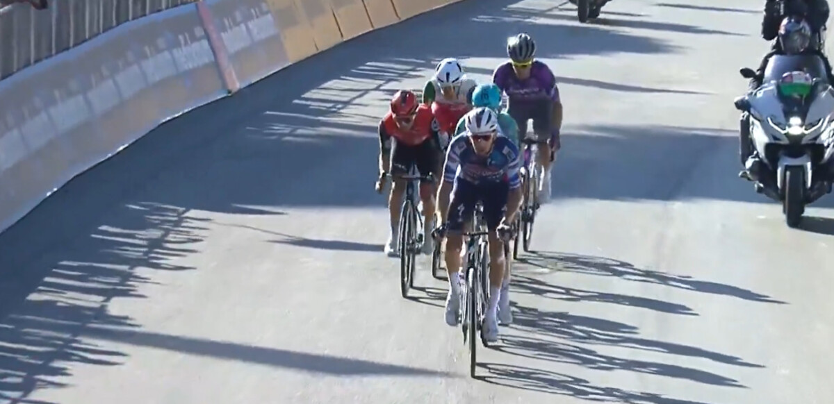 Giro d'Italia 2025: Olav Kooij vence 21ª etapa, Simon Yates é campeão; confira os resultados e a chegada 4 girodociclismo.com.br giro ditalia olav kooij vence 21a etapa simon yates campeao confira os resultados e a chegada image