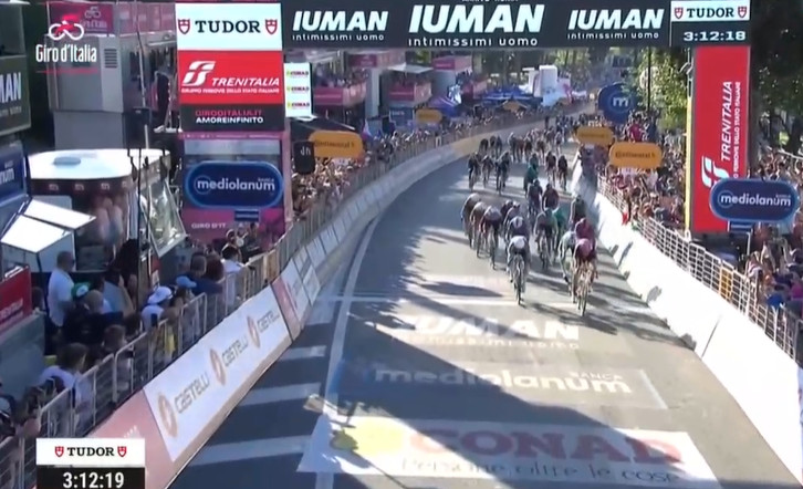 Giro d'Italia 2025: Olav Kooij vence 21ª etapa, Simon Yates é campeão; confira os resultados e a chegada 6 girodociclismo.com.br image image 32