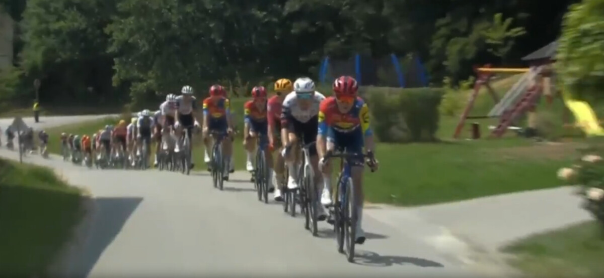 Rui Oliveira vence a 2ª etapa do Tour da Eslovênia, mas é rebaixado pelo júri; confira os resultados e a chegada 3 girodociclismo.com.br image image 60