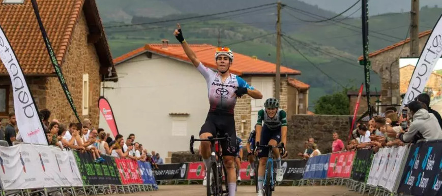 girodociclismo.com.br ineos grenadiers contrata jovem prodigio de apenas 16 anos aposta em jovem talento espanhol para o futuro image